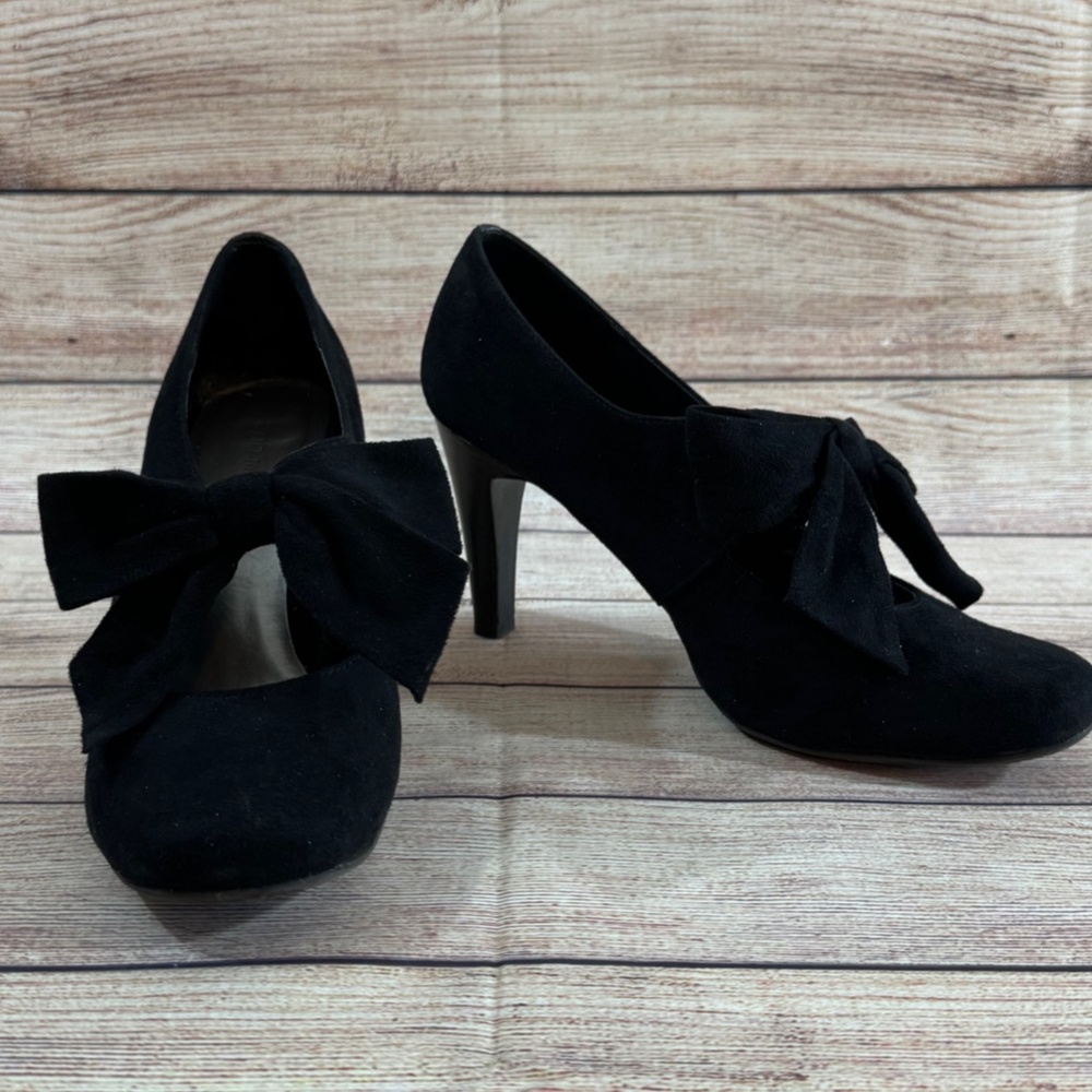 Ann Marino Black Suede Bow Pumps Size 8.5
